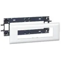 Support avec plaque de finition