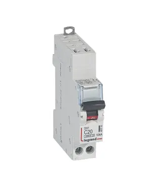 B DISJONCTEUR DX³ 6000 - AUTO/VI